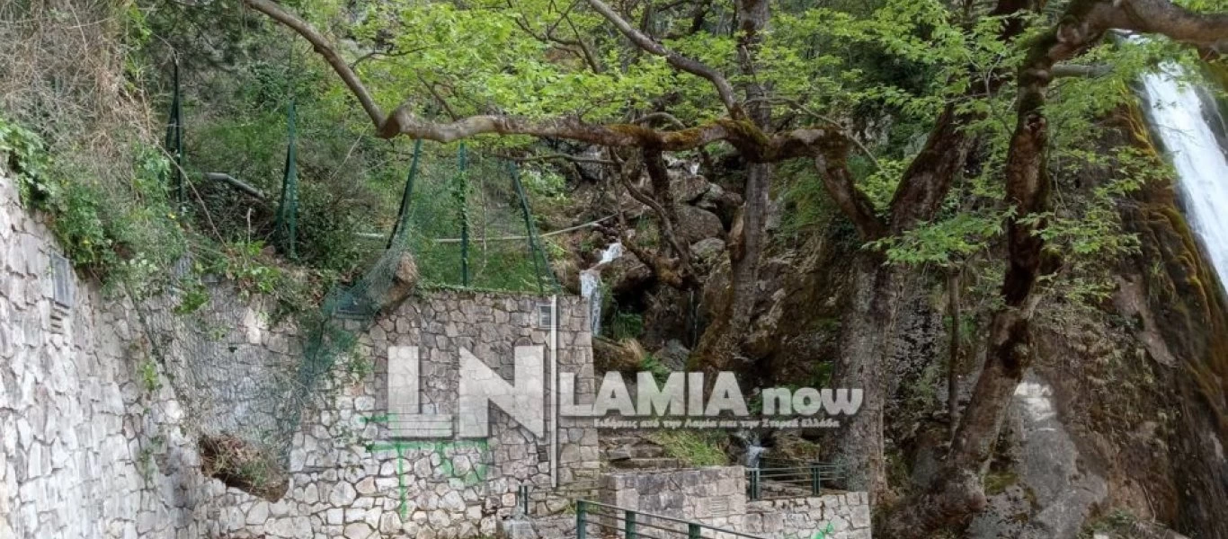 Μεγάλοι βράχοι έπεσαν δίπλα στον καταρράκτη της Υπάτης
